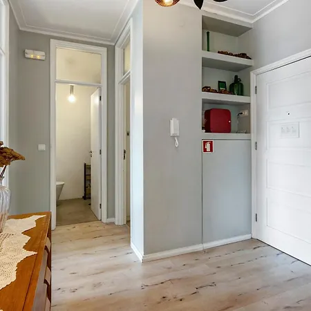 Spacious Bright Ap 2 Porto